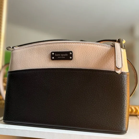 Kate Spade Jeanne Crossbody | Warm Vellum/Black | Structured Leather | LIKE NEW - Picture 2 of 13